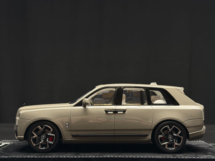 Rolls-Royce Cullinan Series II Black Badge (Gray) [H&H] 1/18 scale