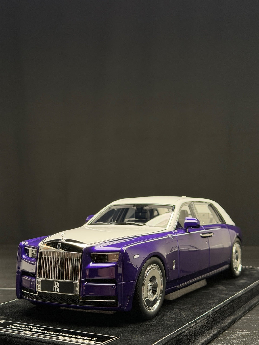 Rolls-Royce Phantom Series II Long Wheelbase (White/ Purple) [H&H] 1/18 scale