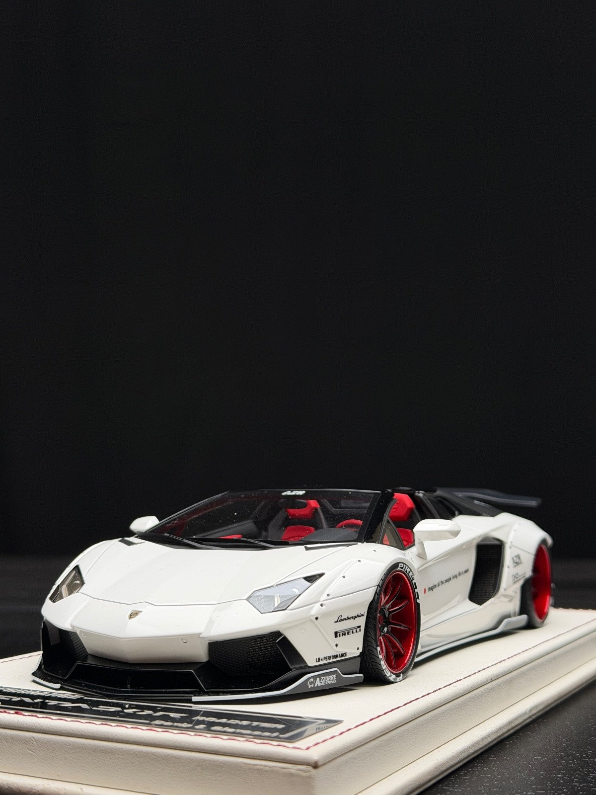 Lamborghini Aventador Roadster LBWK (White) [Davis & Giovanni] 1:18 sc ...