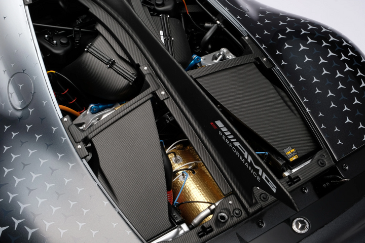 MERCEDES-AMG ONE [Fully opening] By: Amalgam 1:8 scale