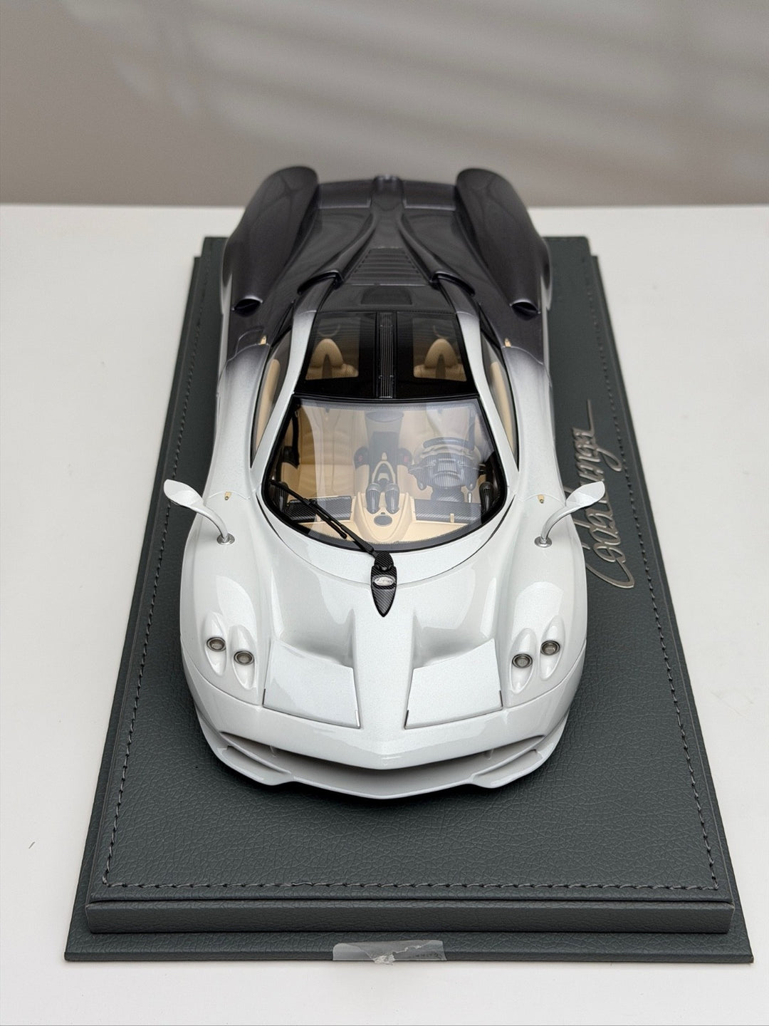 Pagani Huayra Codalunga (White/ Silver) [BBR] 1:18 scale