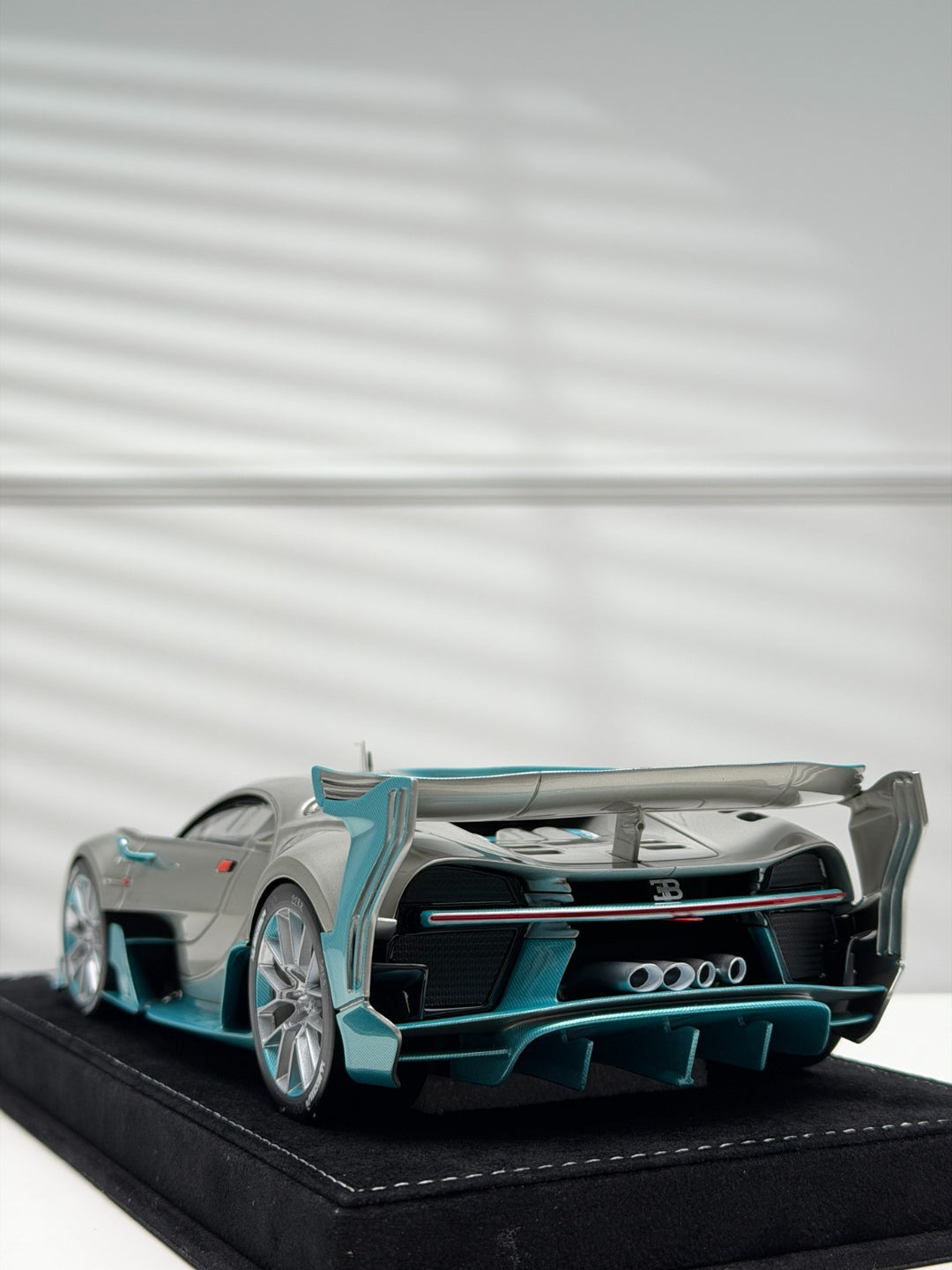 Bugatti Vision GT (Silver/ Blue Carbon) [Henson&Heaven] 1/18 scale
