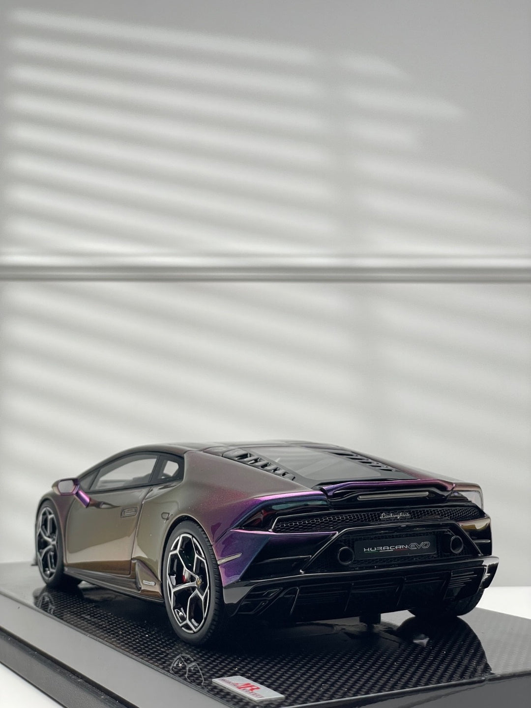 Lamborghini Huracan EVO (Chameleon Purple) [MR Collection] 1/18 scale