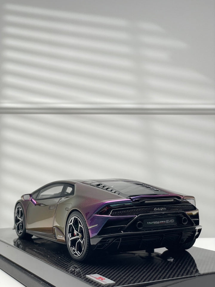 Lamborghini Huracan EVO (Chameleon Purple) [MR Collection] 1/18 scale