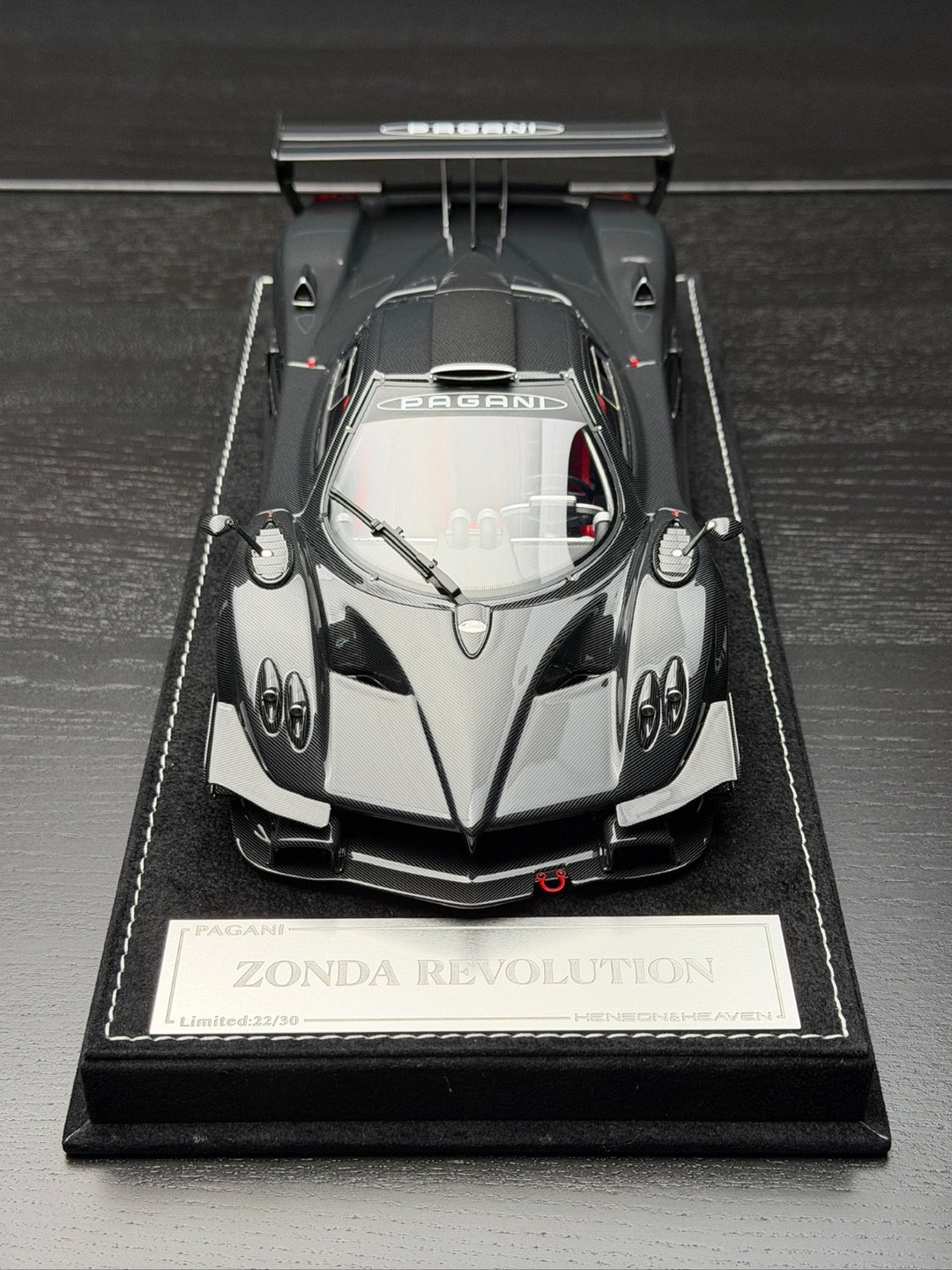 Pagani Zonda Revolution (Carbon Fiber) [Henson&Heaven] 1/18 scale