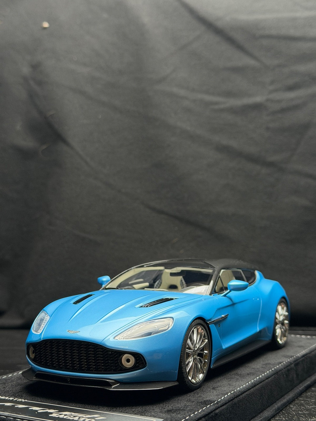 Aston Martin Vanquish Zagato (Blue) [Henson&Heaven] 1/18 scale