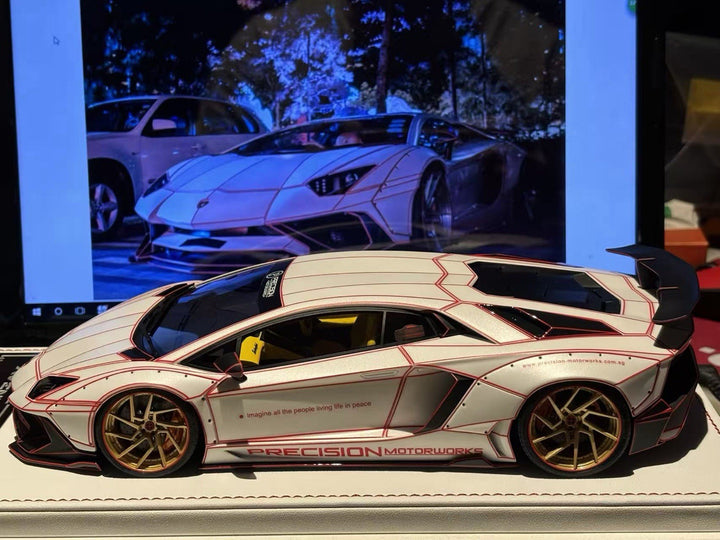 Lamborghini Aventador LP750-4 (White/red TRON) [Davis & Giovanni] 1/18 scale