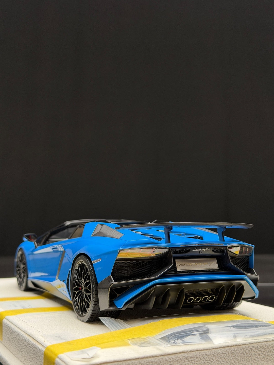 Lamborghini Aventador SV Roadster (Blue) [MakeUp Eidolon] 1/18 scale