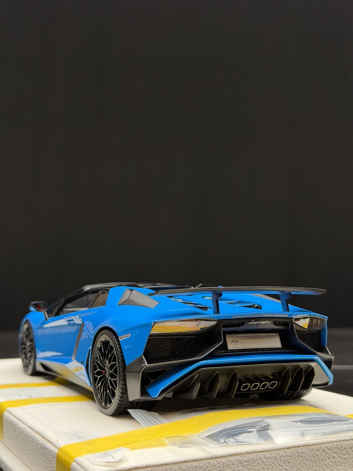 Lamborghini Aventador SV Roadster (Blue) [MakeUp Eidolon] 1/18 scale