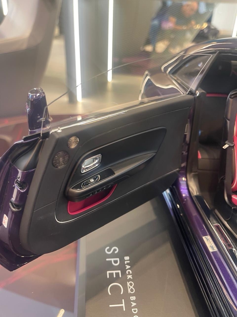 Rolls-Royce Spectre Black Badge [Fully opening + Lights] By: Amalgam 1:8 scale
