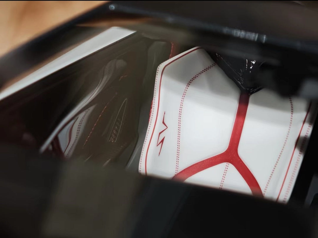 Lamborghini Aventador LP750-4 SV (White/ Black) [Davis & Giovanni] 1:18 scale