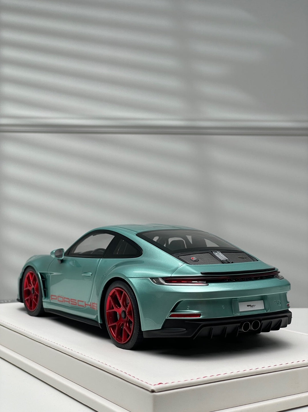 Porsche 911 S/T (Ice Blue/ Red Rims) [Ivy Merit Model] 1/18 scale