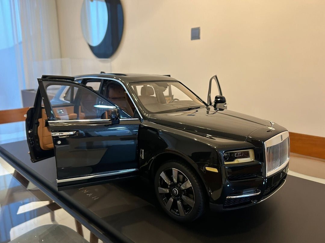 Rolls-Royce Cullinan (Black)[Fully opening + Lights] By: Amalgam 1:8 scale