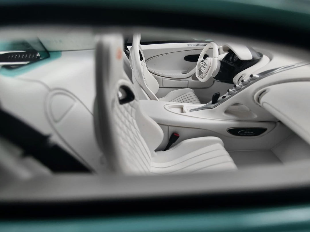 Bugatti Chiron Super Sport (Tiffany Griotte) [Henson&Heaven] 1/18 scale