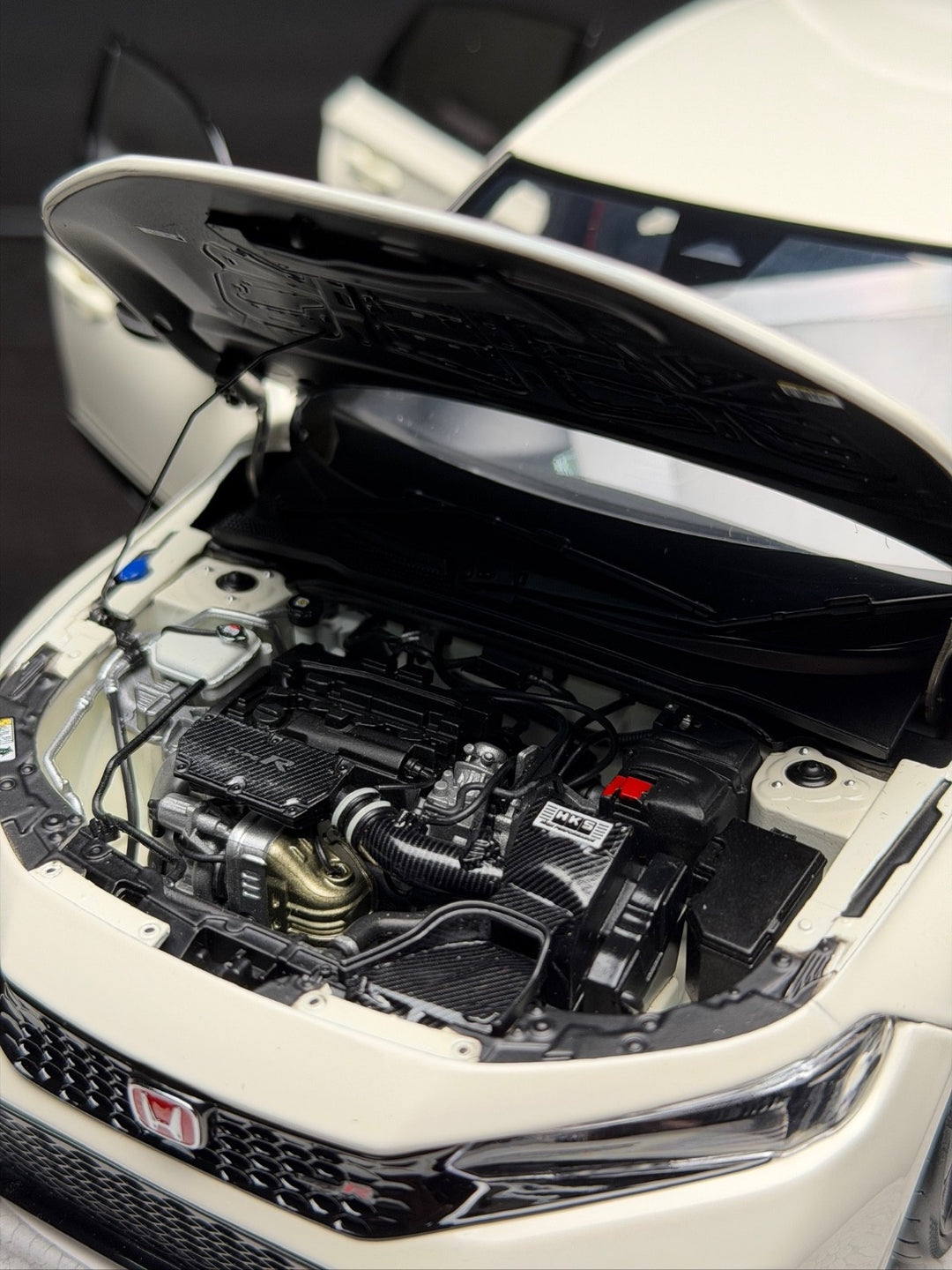 Honda Civic Type R HKS (White) [Motorhelix] 1/18 scale