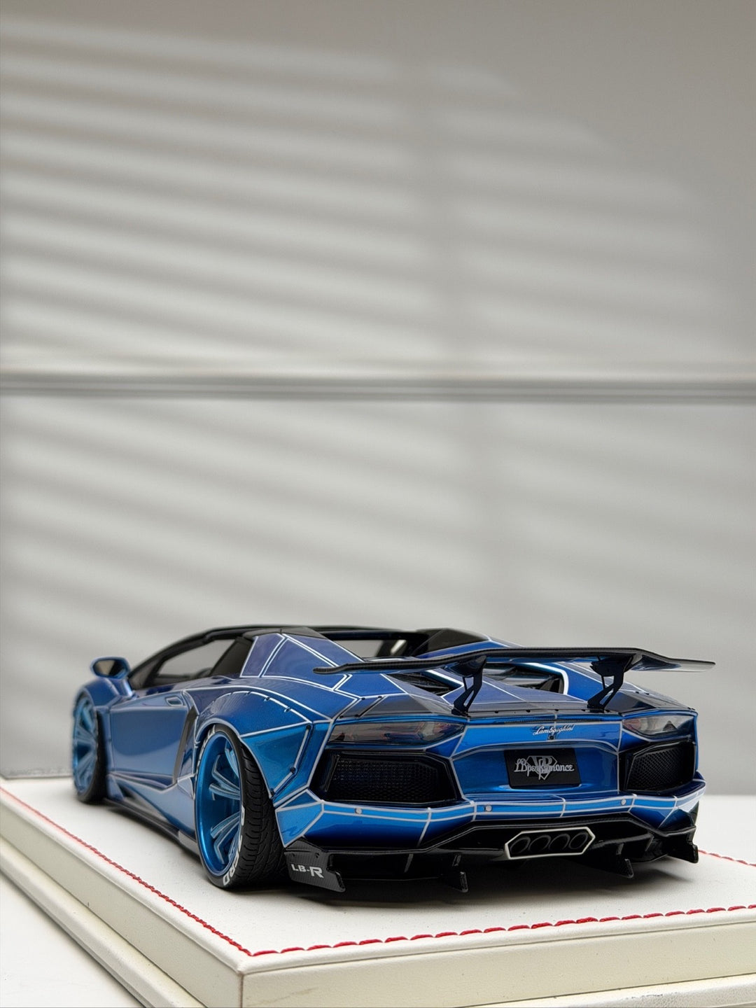 Lamborghini Aventador Roadster LBWK (Blue TRON) [Davis & Giovanni] 1:18 scale