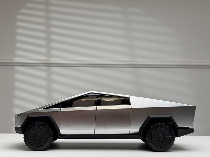 Tesla Cybertruck (Titanium) [Tesla] 1:18 scale