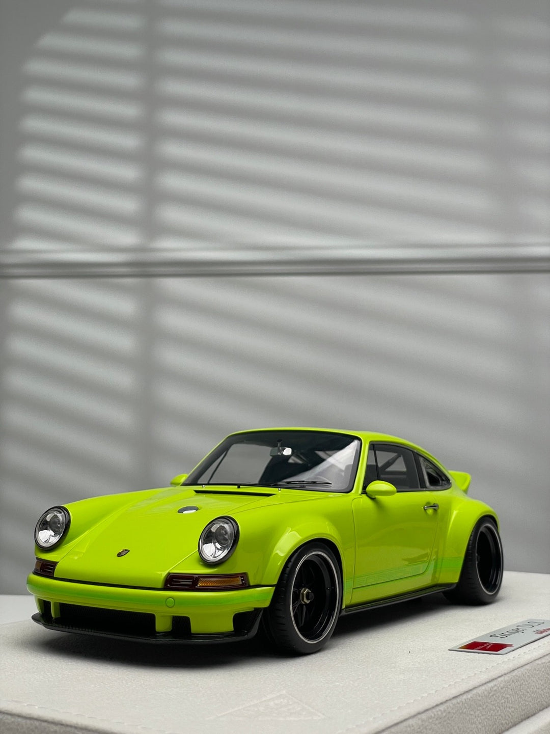 Porsche 911 Singer DLS (Acid Green) [Make up Eidolon] 1/18 scale