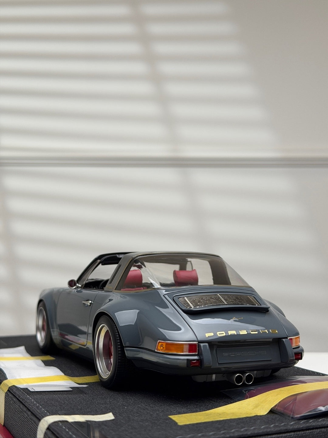 Porsche 911 Targa Singer (Dark Gray) [Make up IDEA] 1/18 scale