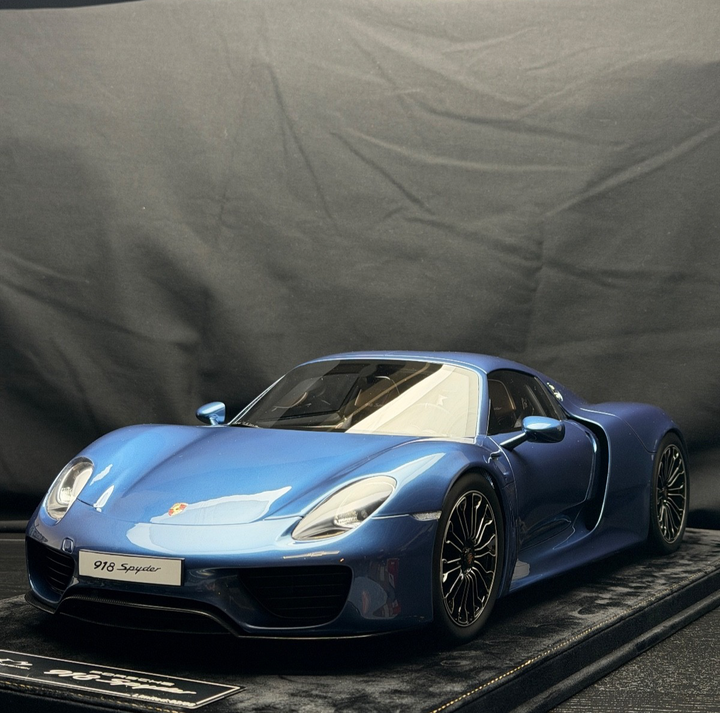 Porsche 918 Spyder (Metallic Light Blue) [H&H] 1:8 scale