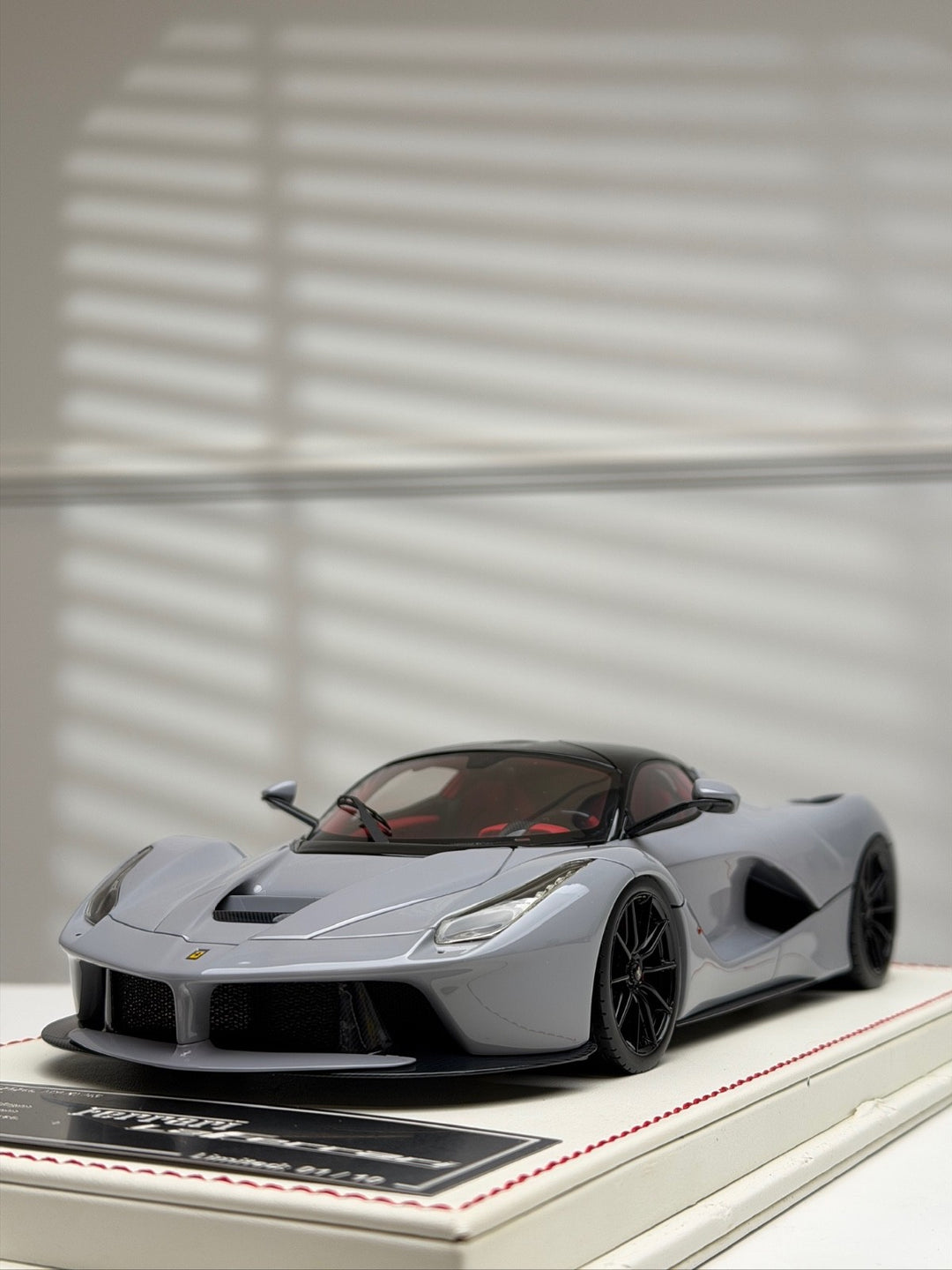 Ferrari LaFerrari (Gray) [Davis & Giovanni] 1/18 scale