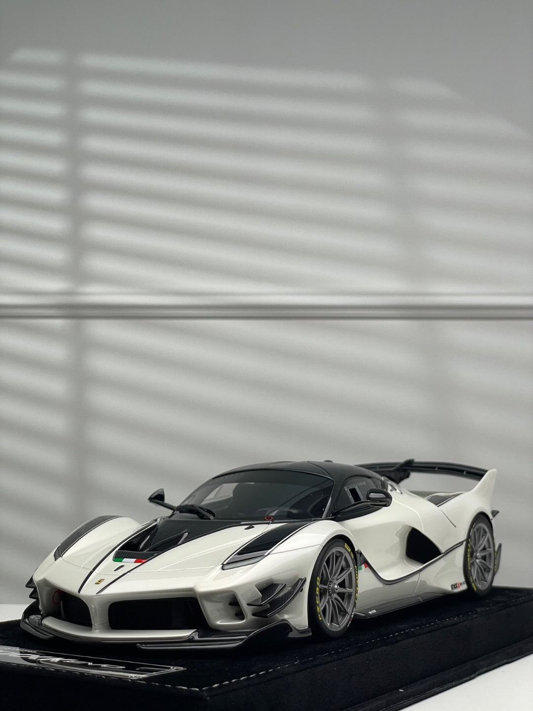 Ferrari FXX-K EVO (White/ Black) [Henson&Heaven] 1/18 scale
