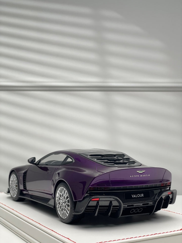 Aston Martin Valour (Midnight Purple) [Runner] 1/18 scale