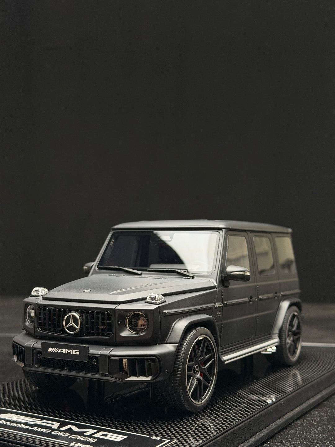 Mercedes-AMG G63 (Matte Black) [Dino Model] 1/18 scale