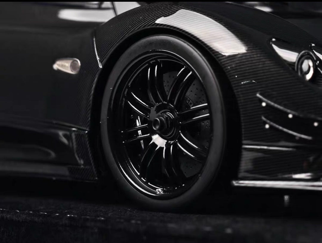 Pagani Zonda Cinque (Full Black Carbon Fiber) [Henson & Heaven] 1/18 scale