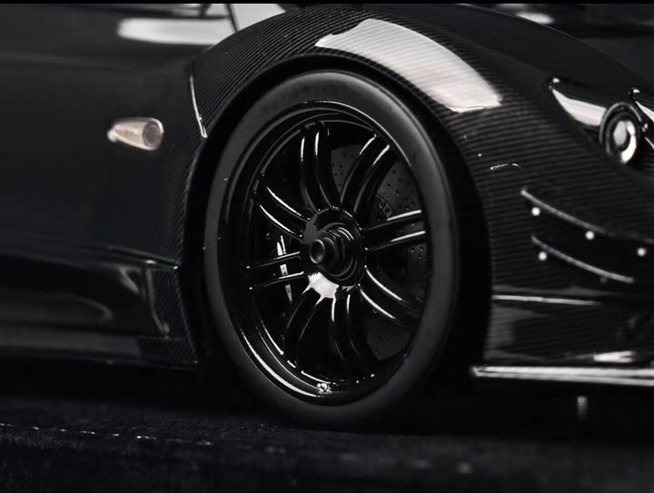 Pagani Zonda Cinque (Full Black Carbon Fiber) [Henson & Heaven] 1/18 scale