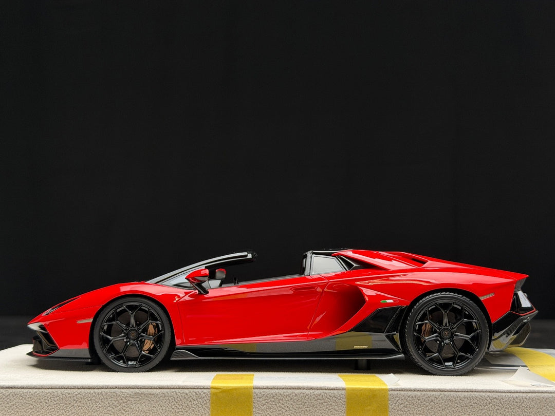 Lamborghini Aventador Ultimae Roadster (Red) [MakeUp Eidolon] 1/18 scale
