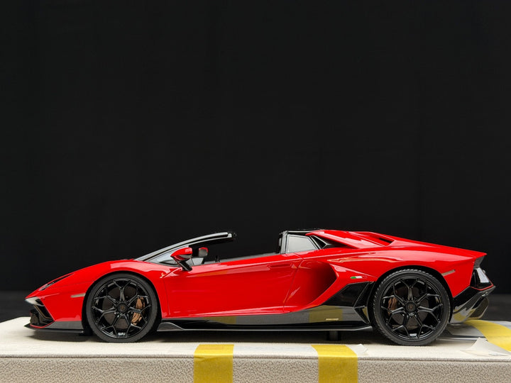 Lamborghini Aventador Ultimae Roadster (Red) [MakeUp Eidolon] 1/18 scale
