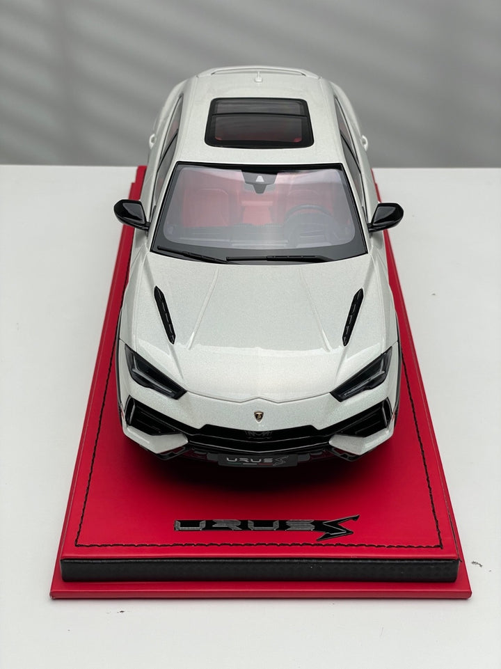 Lamborghini Urus (Fantasy White) [MR Collection] 1/18 scale