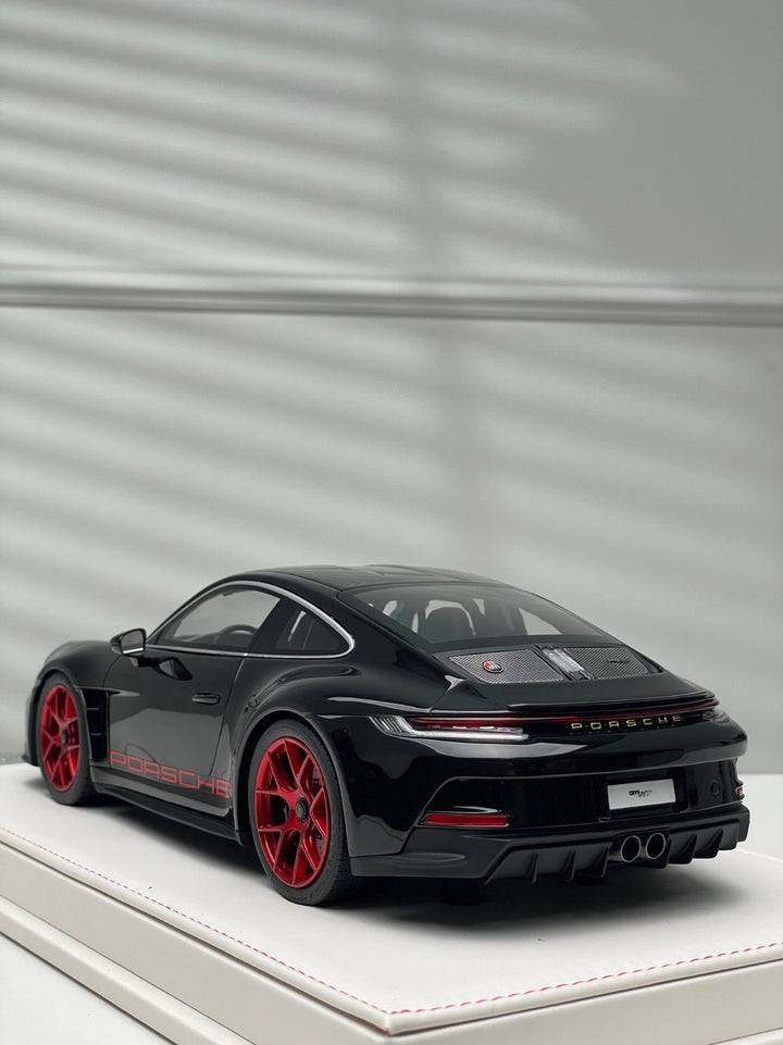 Porsche 911 S/T (Black/ Red Rims) [Ivy Merit Model] 1/18 scale
