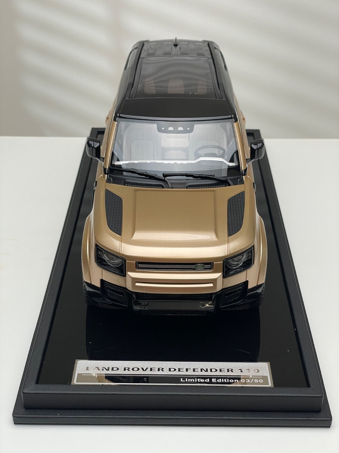 Land Rover Defender (Bronze) [OEM EXCLUSIVE] 1:18 scale