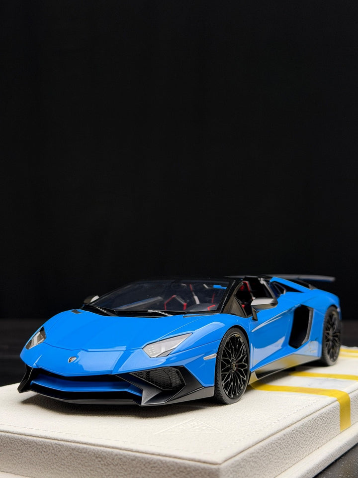 Lamborghini Aventador SV Roadster (Blue) [MakeUp Eidolon] 1/18 scale