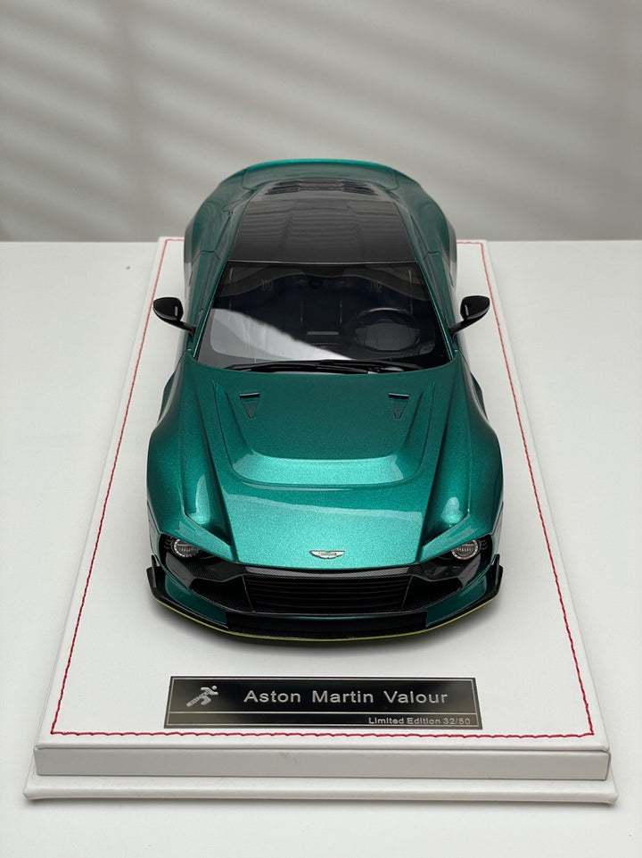 Aston Martin Valour (Racing Green) [Runner] 1/18 scale