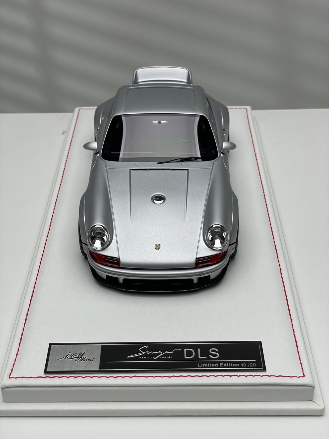 Porsche 911 Singer DLS (Matte Silver) [IVY Merit Model] 1/18 scale
