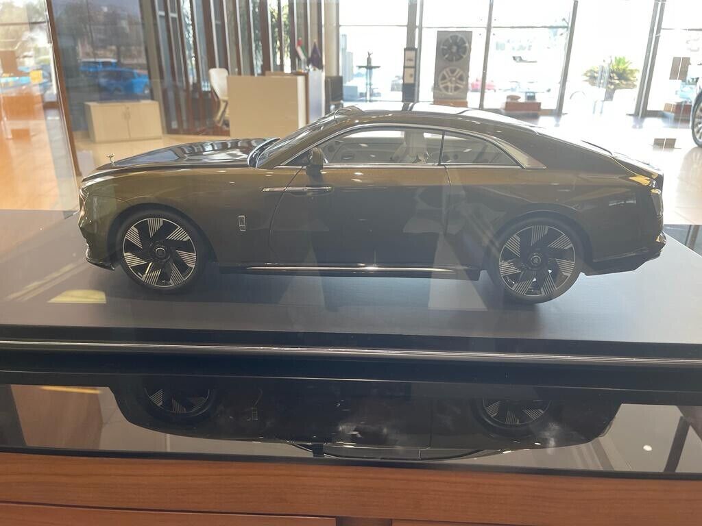 Rolls-Royce Spectre [Fully opening + Lights] By: Amalgam 1:8 scale