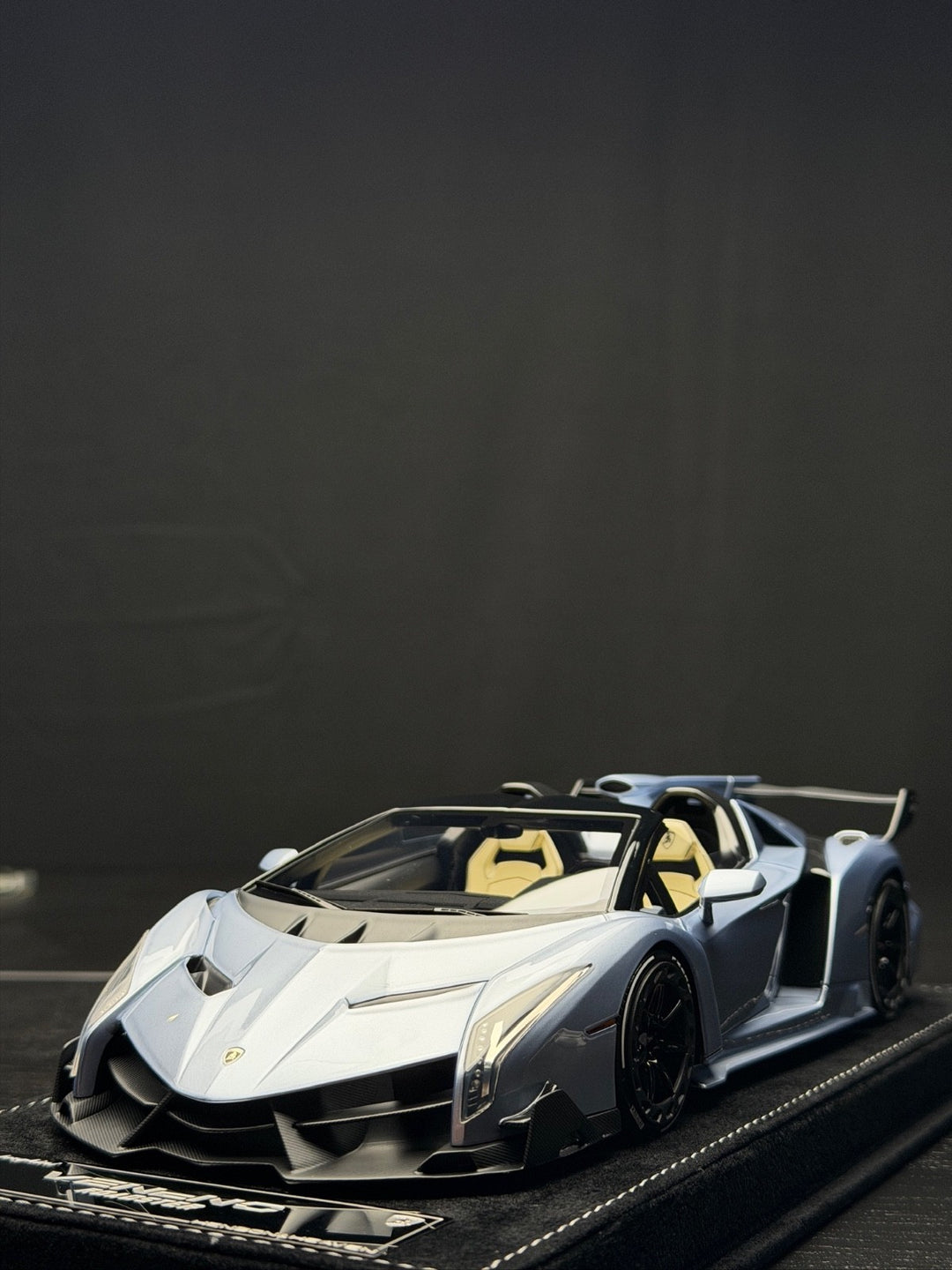 Lamborghini Veneno Roadster (Ice Blue) [Henson&Heaven] 1/18 scale
