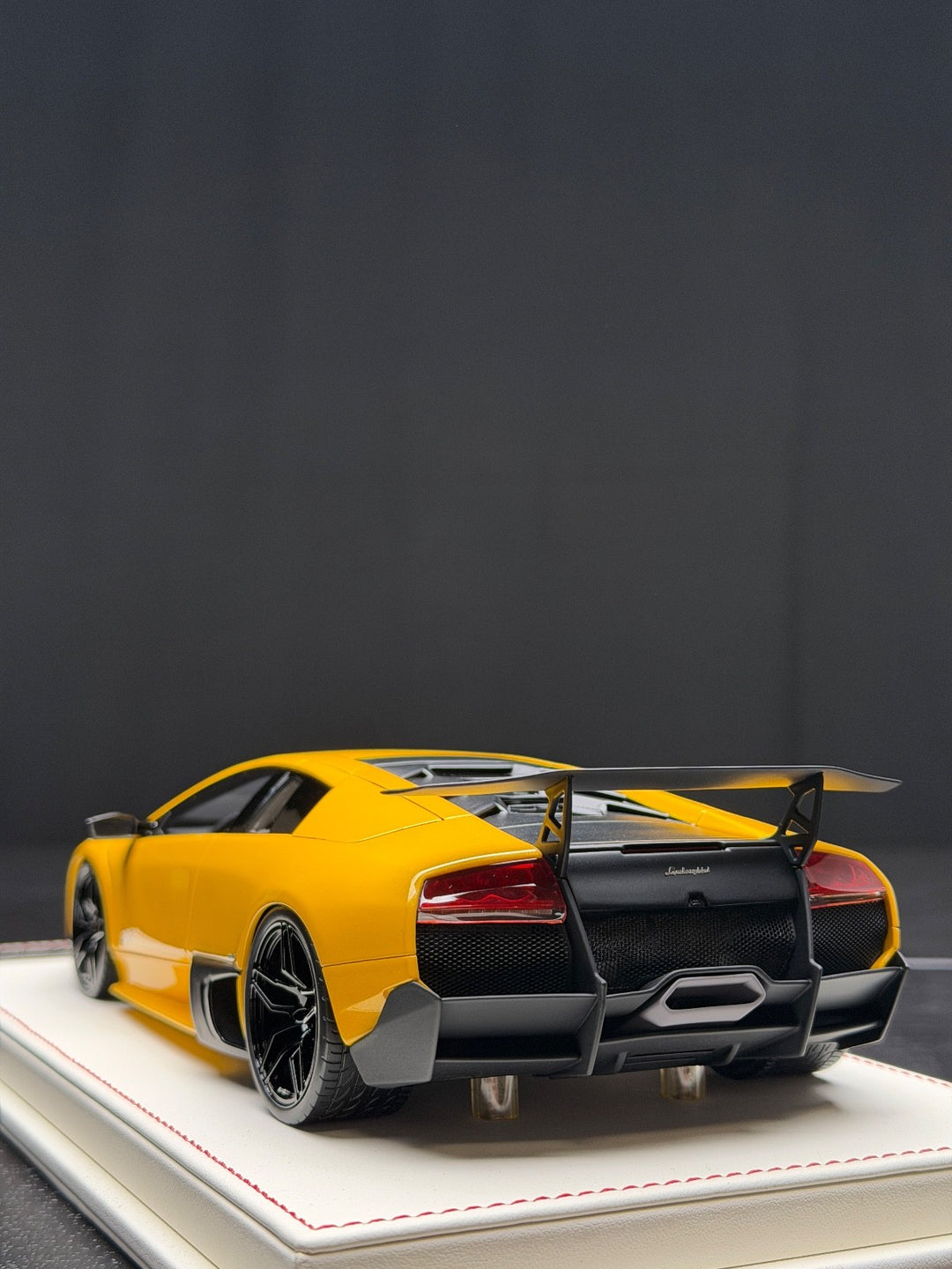 Lamborghini Murcielago LP670-4 SV (Yellow) [Davis & Giovanni] 1/18 scale