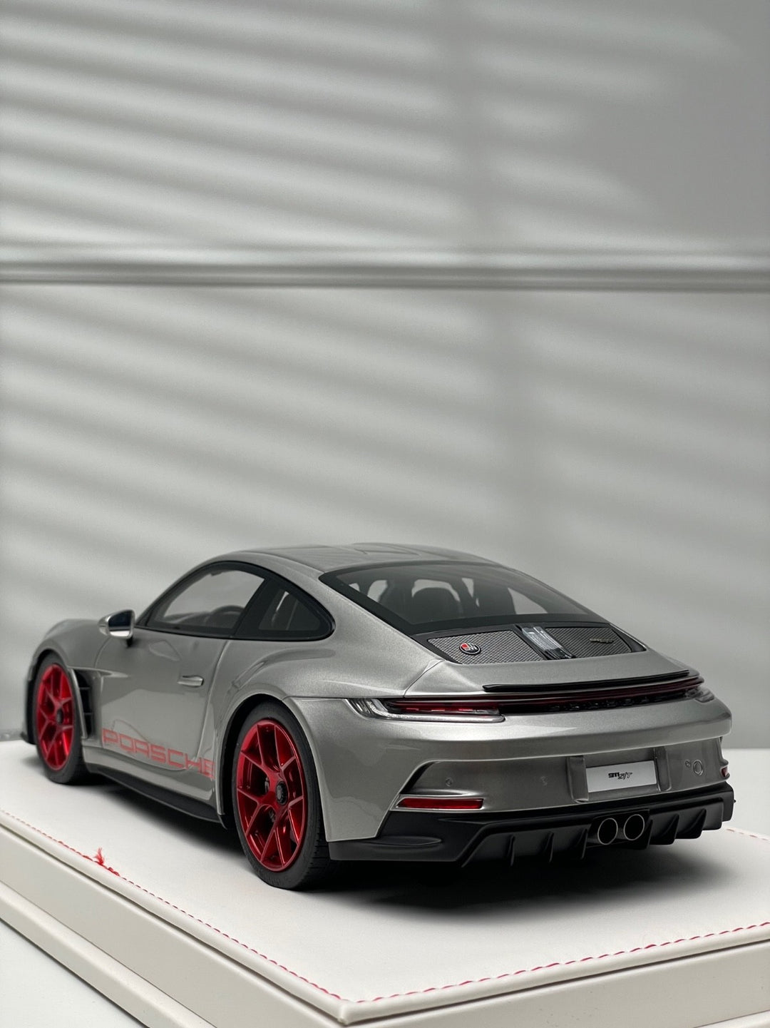Porsche 911 S/T (Silver/ Red Rims) [Ivy Merit Model] 1/18 scale