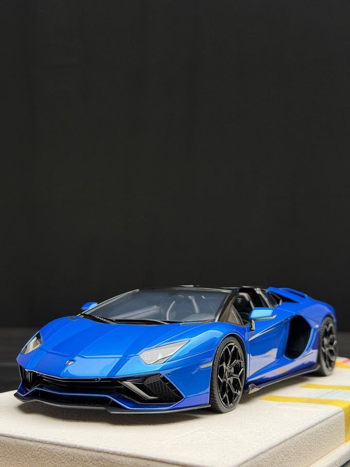 Lamborghini Aventador Ultimae Roadster (Blue) [MakeUp Eidolon] 1/18 scale