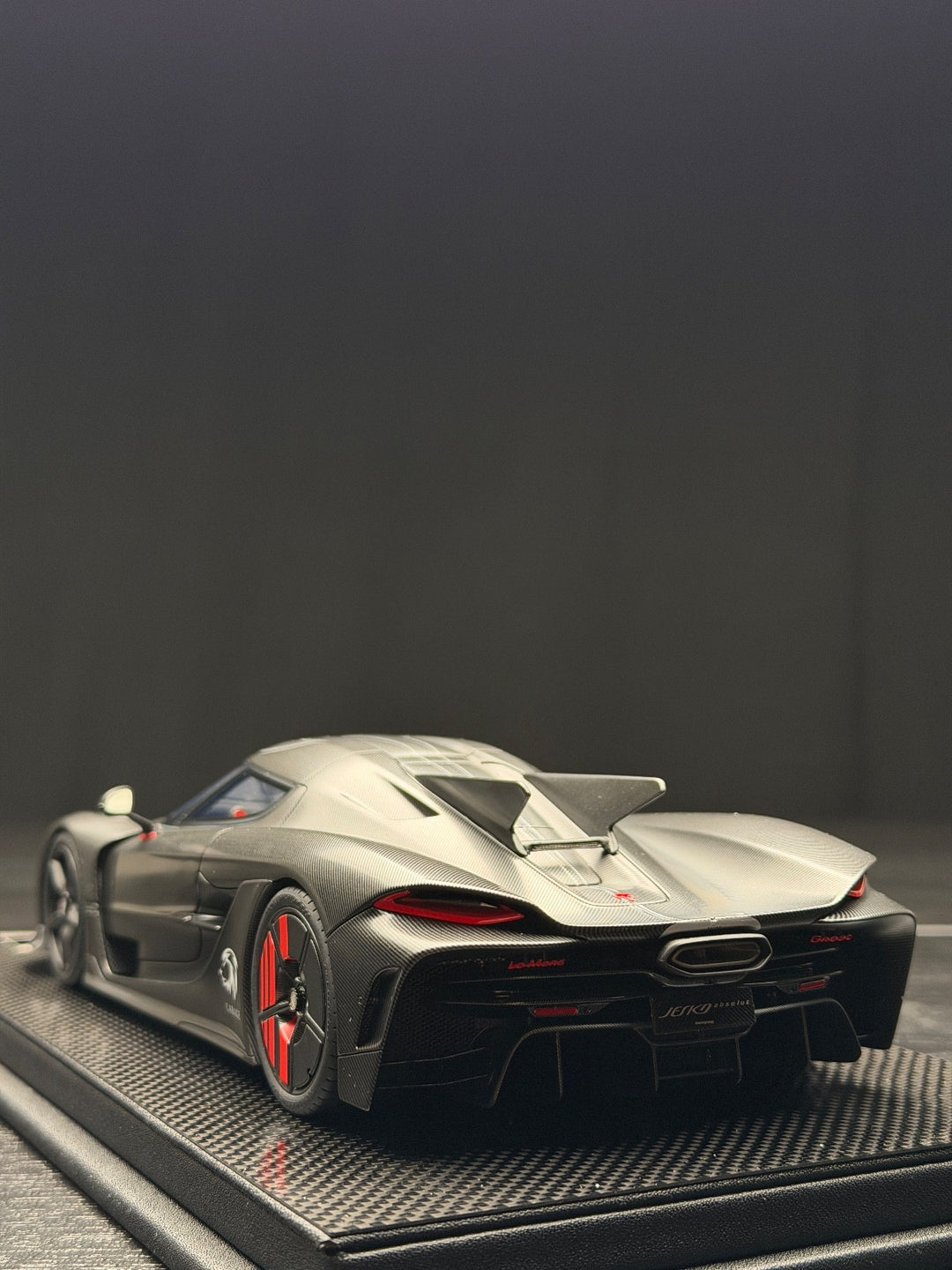 Koenigsegg Jesko Absolut (Full Carbon Fiber) [FrontiArt] 1:18 scale