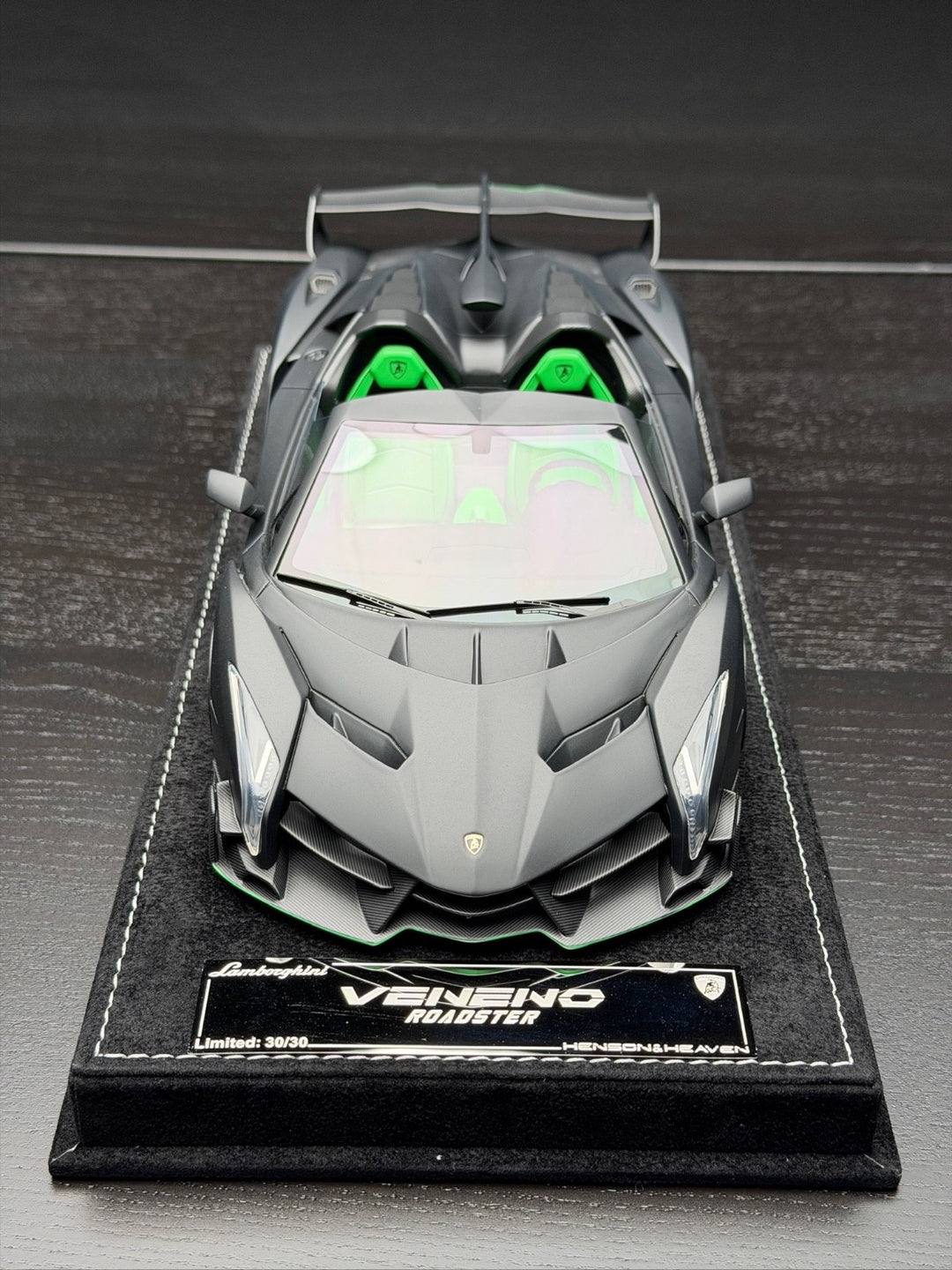 Lamborghini Veneno Roadster (Matte Black) [Henson&Heaven] 1/18 scale