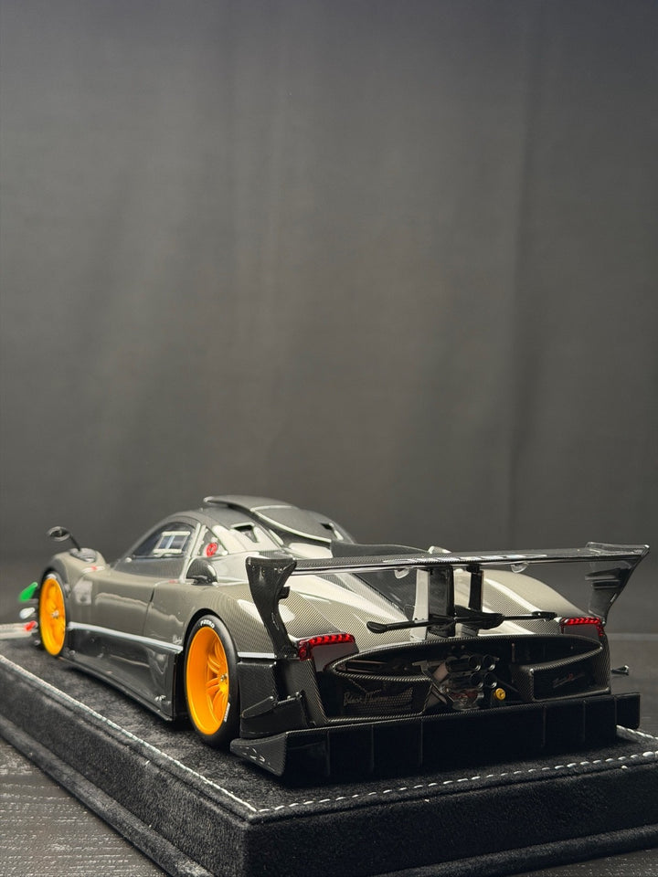 Pagani Zonda Revolution (Carbon Fiber) [Henson&Heaven] 1/18 scale