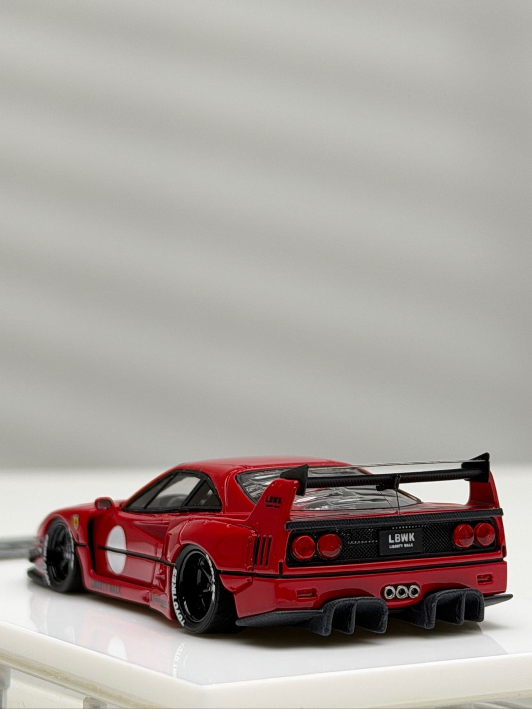 Ferrari F40 LBWK (Red) [Davis & Giovanni] 1:64 scale