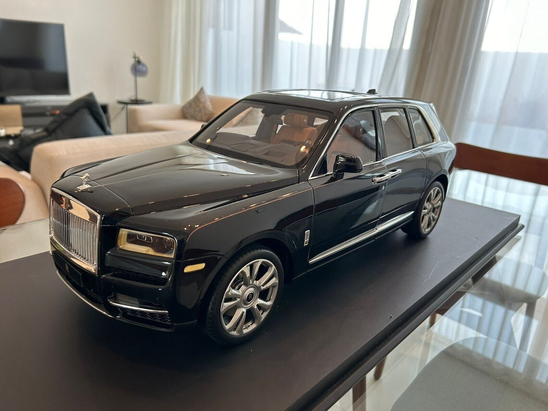 Rolls-Royce Cullinan (Gloss Black)[Fully opening + Lights] By: Amalgam 1:8 scale