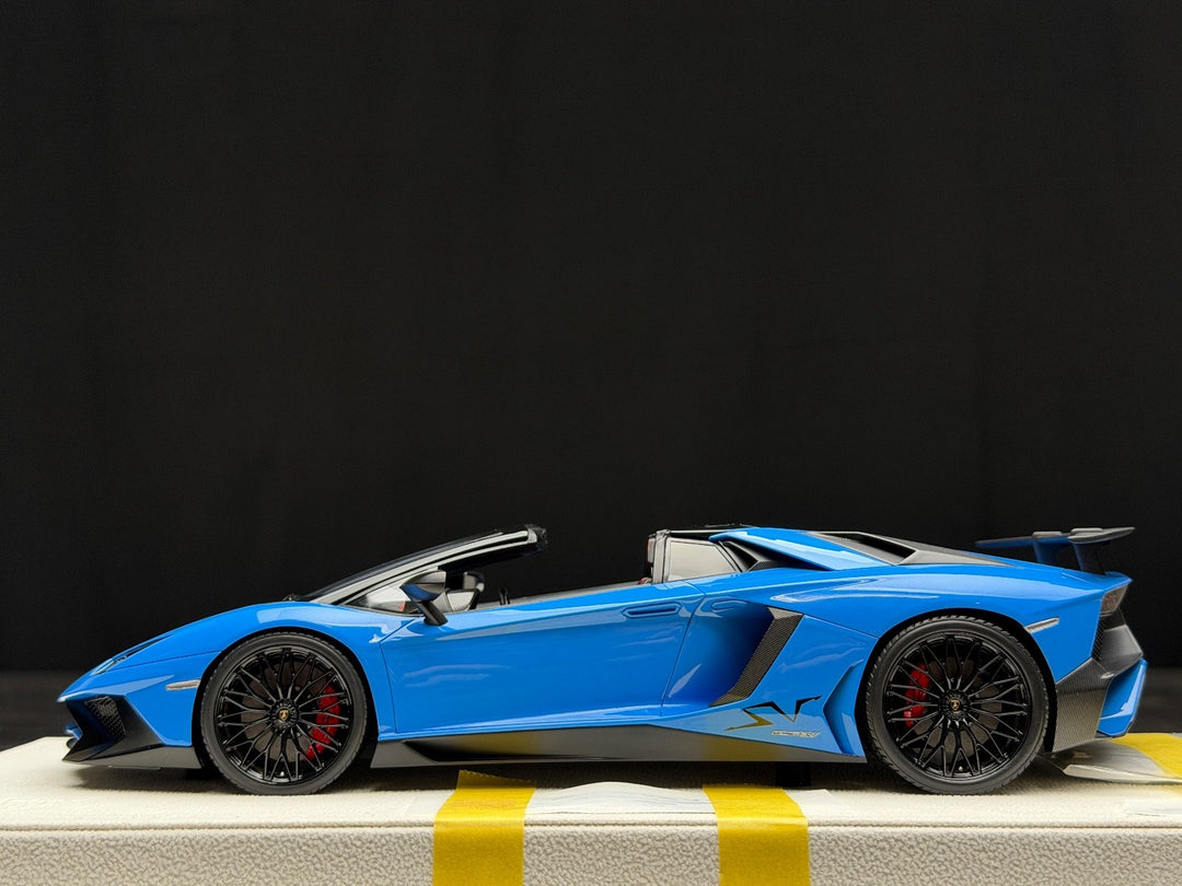 Lamborghini Aventador SV Roadster (Blue) [MakeUp Eidolon] 1/18 scale