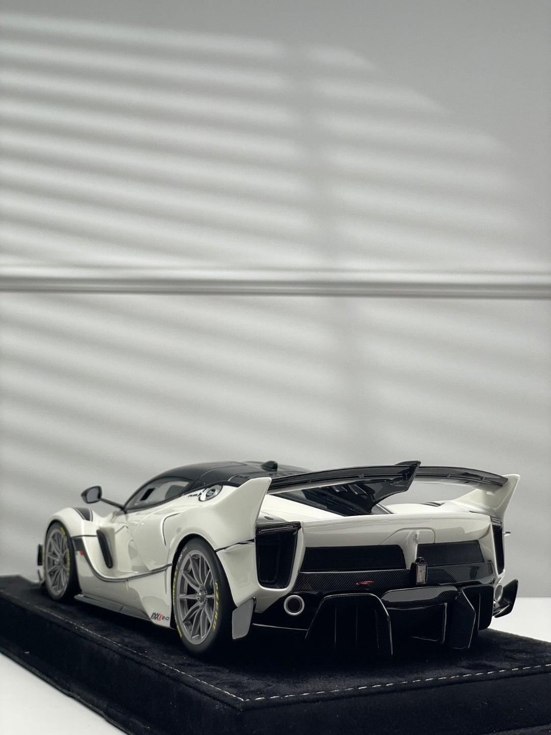 Ferrari FXX-K EVO (White/ Black) [Henson&Heaven] 1/18 scale